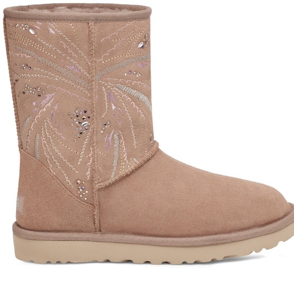 UGG® Beachwood & Goldtone Burst Classic
Short Suede Boot - Picture 2 of 11